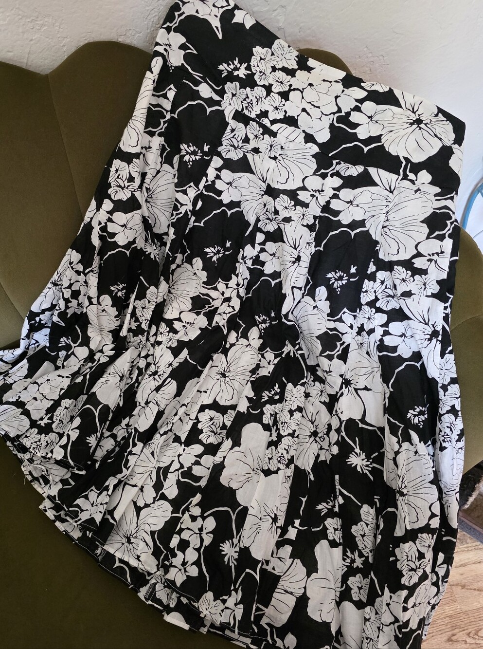Vintage Debbie Shuchat Black & White Floral Pleated Midi Skirt - Size P/S